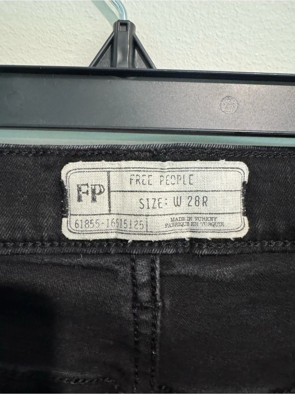 Free People Black High-Rise Skinny Jeans - Sleek Stretch Fit 28R Trending Denim